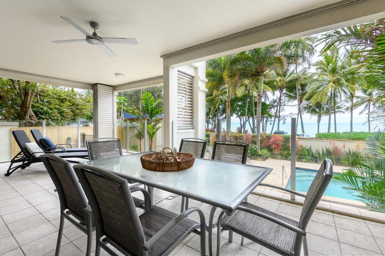 Island Views Beachfront Apartments Palm Cove Exterior photo