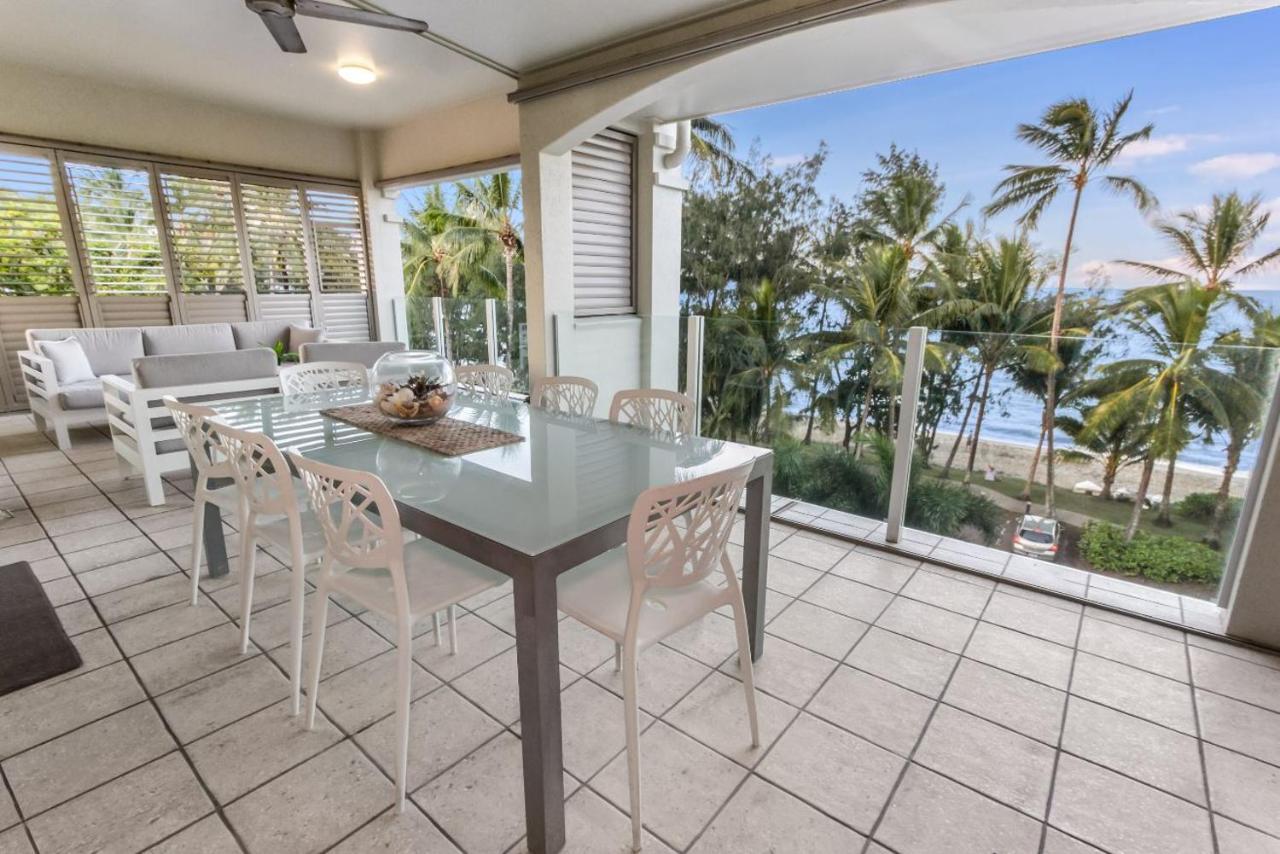 Island Views Beachfront Apartments Palm Cove Exterior photo