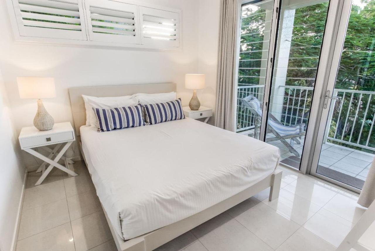 Island Views Beachfront Apartments Palm Cove Exterior photo