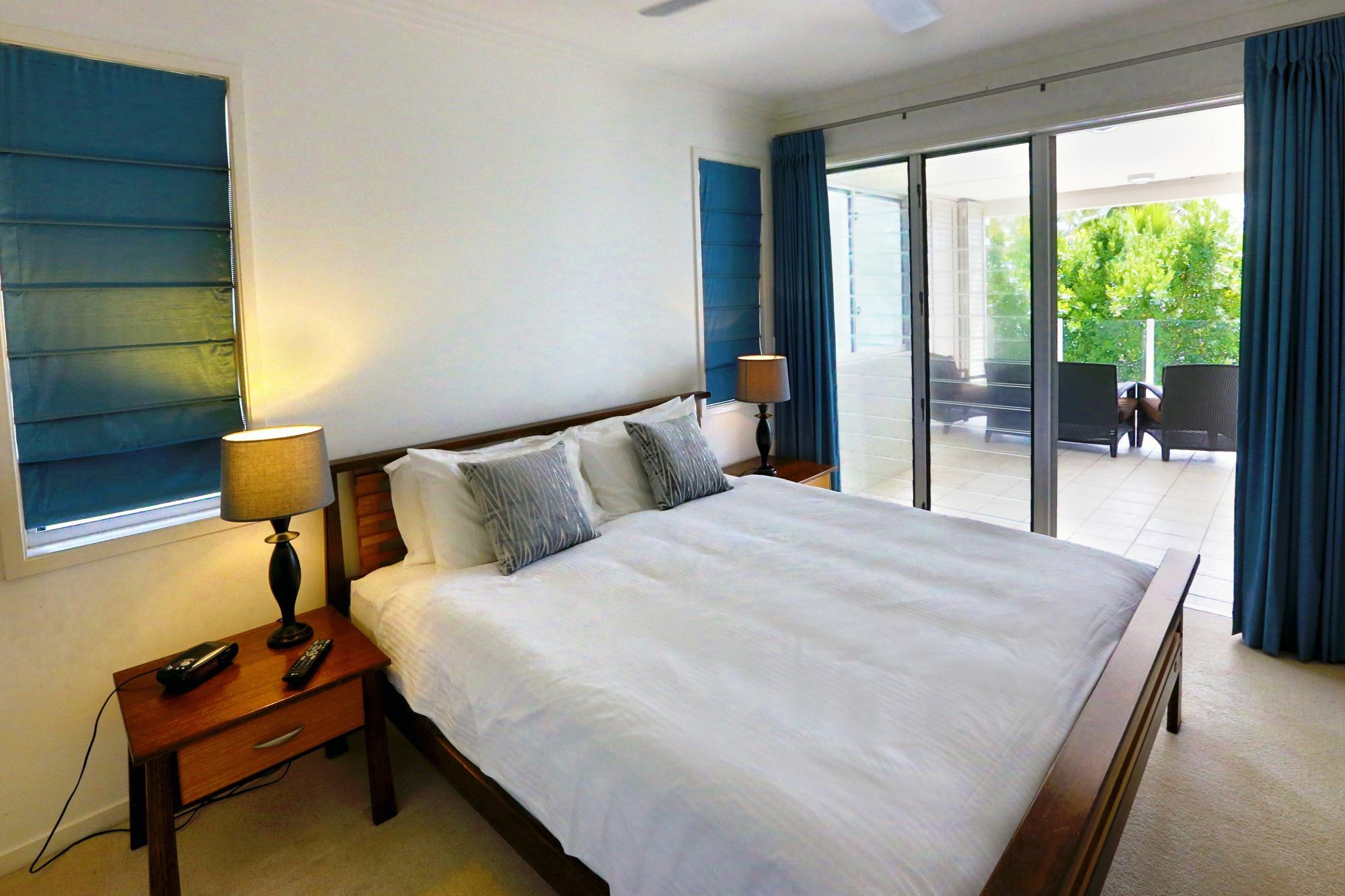 Island Views Beachfront Apartments Palm Cove Exterior photo